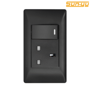 فيش 13 أمبير مع مفتاح منفصل 2*4أسود-صن يو6 أسود